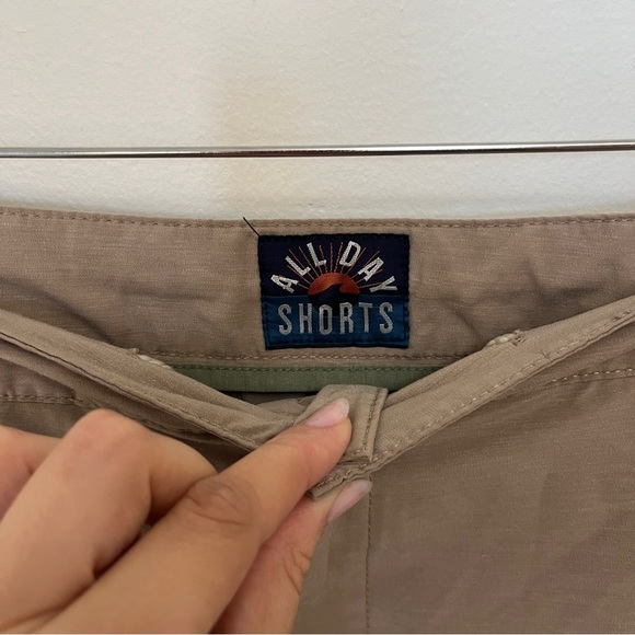 Faherty All Day Shorts Size Mens 36 in Khaki - Picture 2 of 4